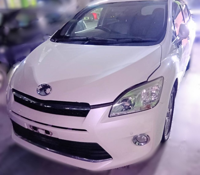 トヨタ マークXジオ